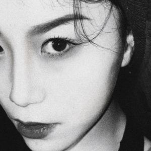 王秋儿蕾丝三角裤跳钢管舞
