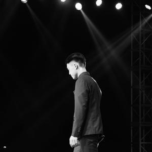 王秋儿蕾丝三角裤跳钢管舞
